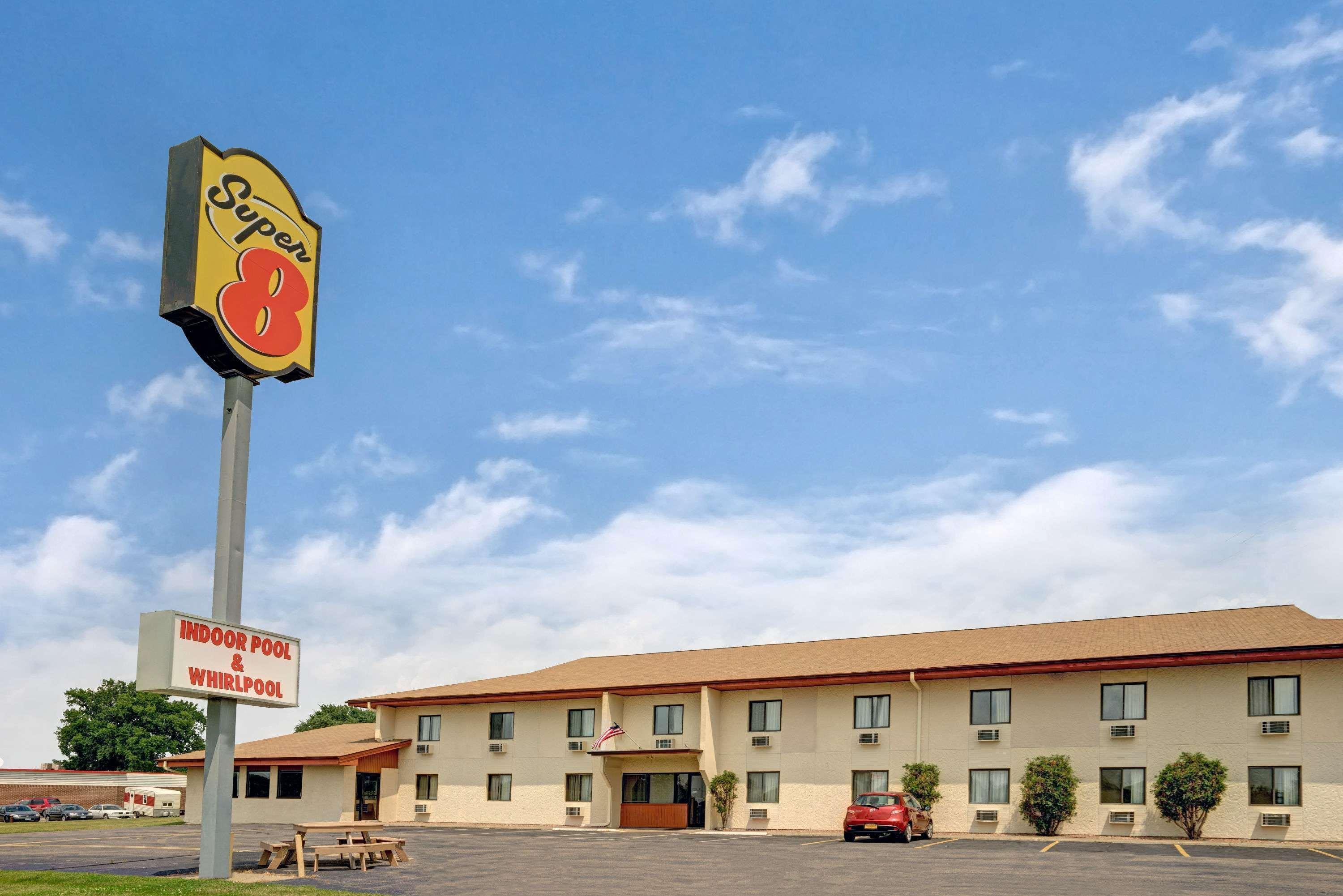 Super 8 By Wyndham Buffalo Екстериор снимка